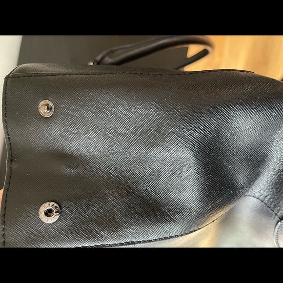 SOLD. Tory Burch Robinson Tote Bag. Large. GUC - Picture 7 of 14